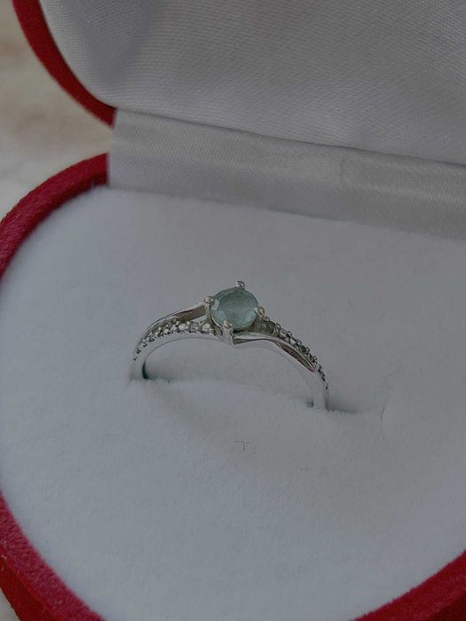 Pierścionek z białego złota z brylantami i topazem - próba 375 Apart