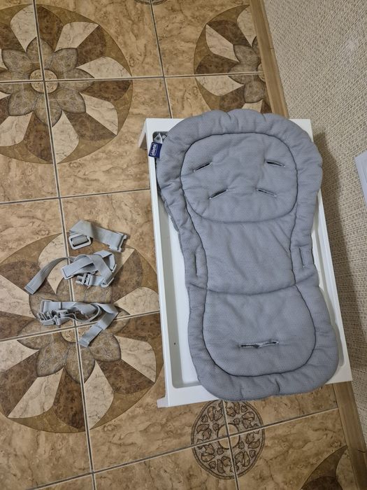 Продам стільчик для годування chicco  Polly Magic