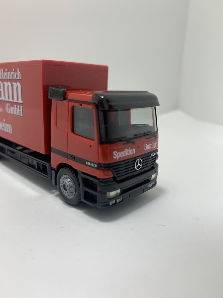 Camião Mercedes Actros da Herpa escala H0 1/87