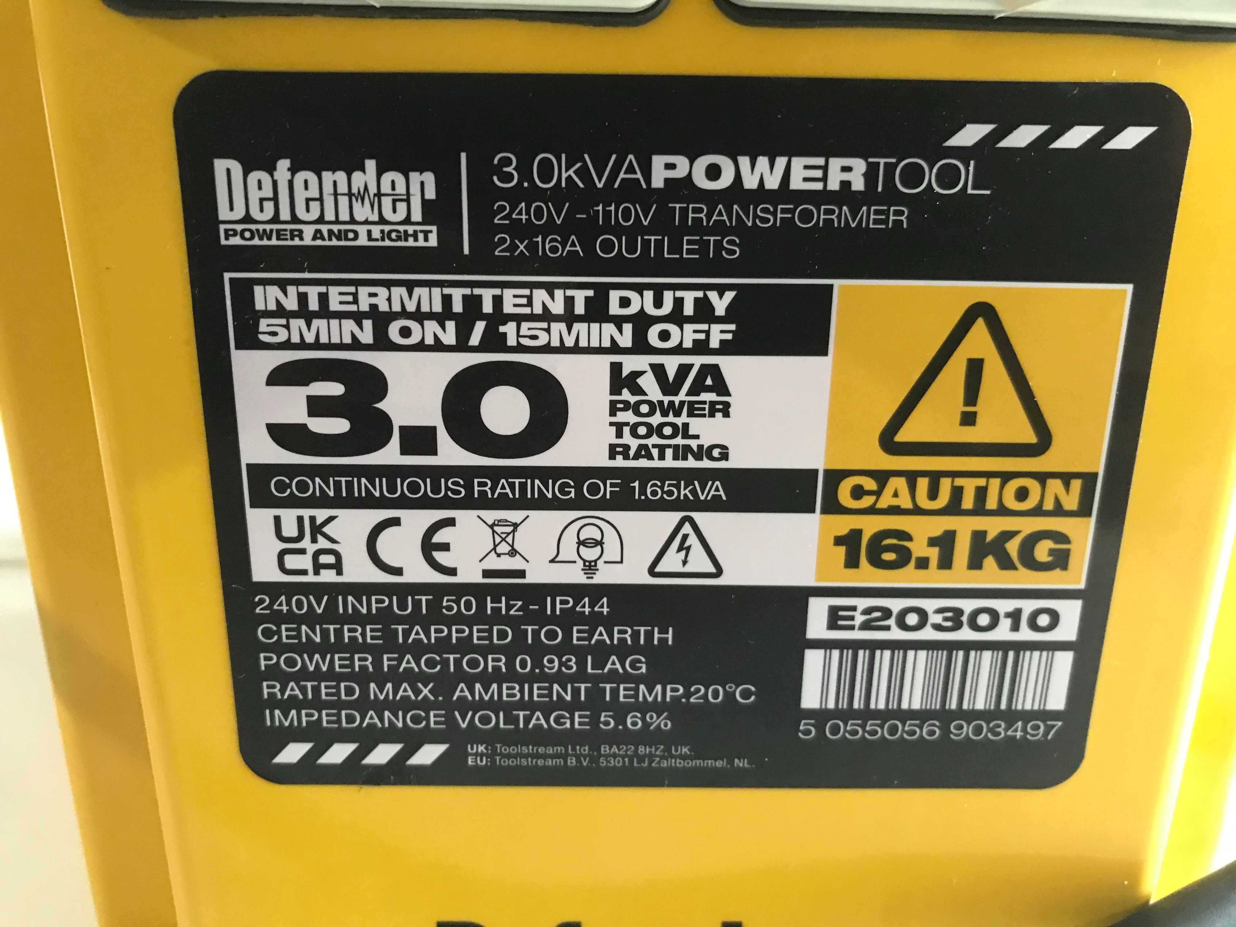 Трансформатор для електроінструментів Defender 3.0KVA, 2 розетки 16A