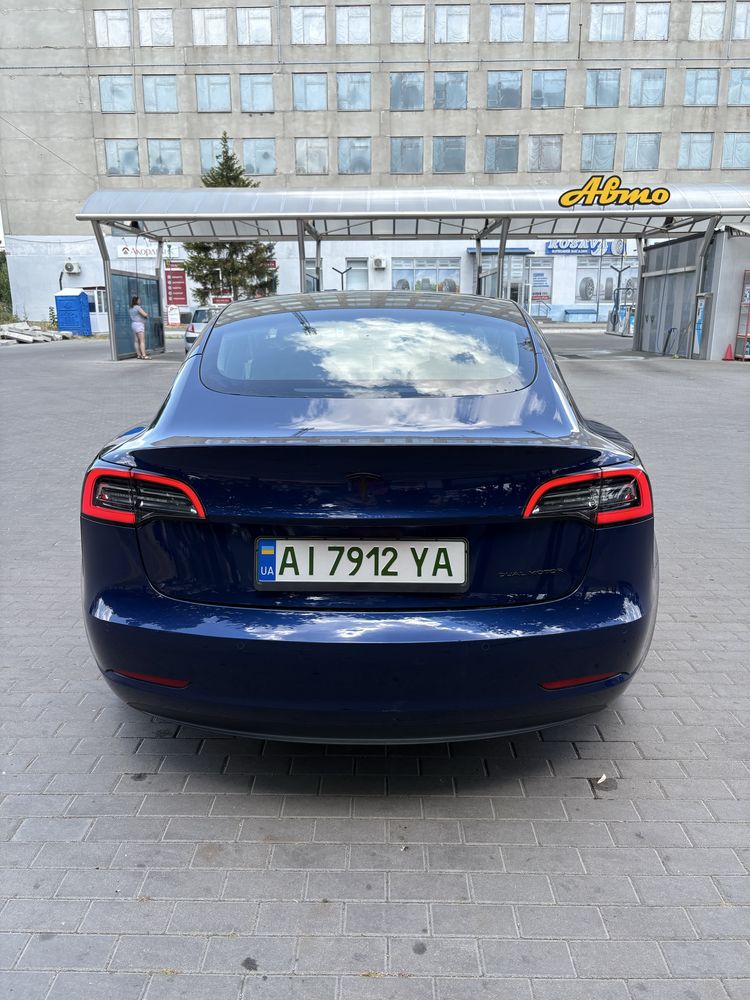 Tesla model 3 long range 82kwt 2022 рік