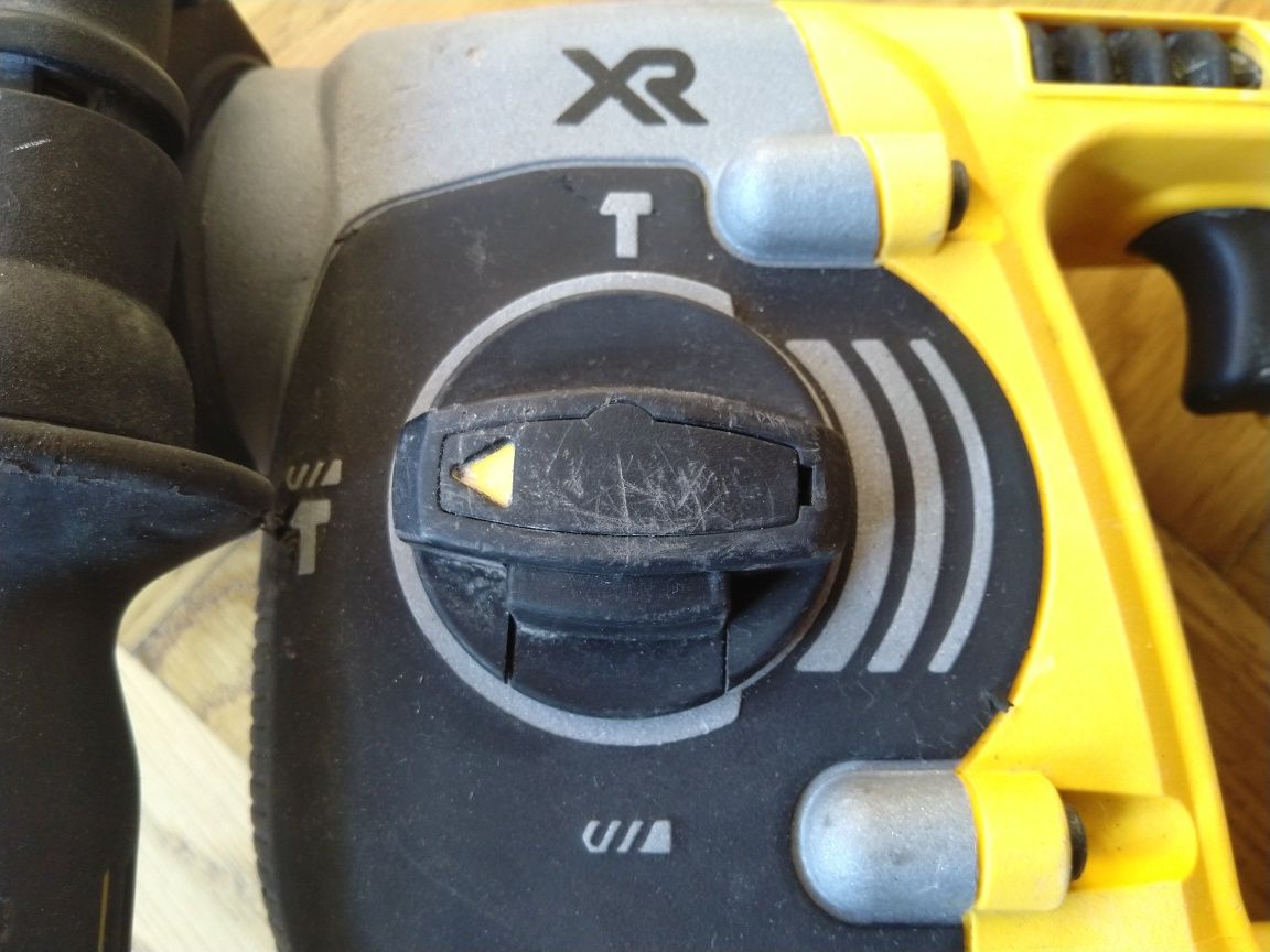 Młot Młotowiertarka akumulatorowa Dewalt DCH273 18V 1x5Ah  SDS plus