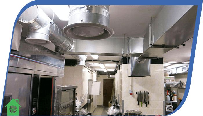 Вытяжка на кухне ресторана/кафе, приточно-вытяжная система вентиляции