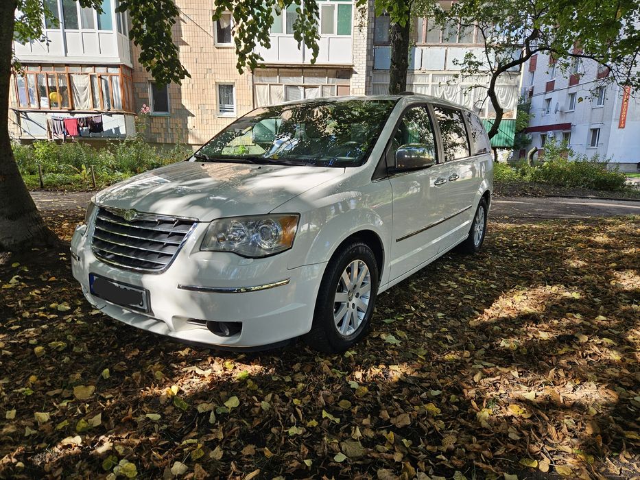 Chrysler Grand Voyager 2009 рік 2.8 дизель автомат 7 місць для військо