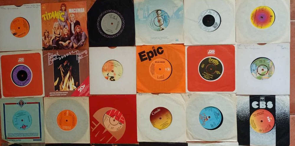 Vini's Musica Single's Antigos - Anuncio 1/2