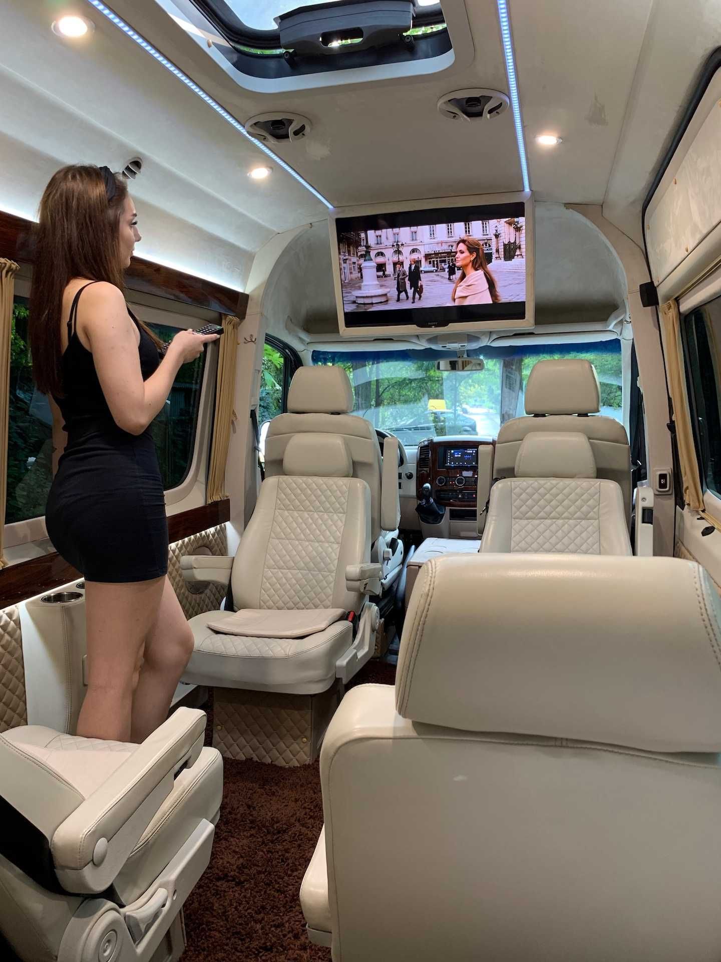 Luksusowy VIP bus Mercedes Sprinter do wynajęcia z kierowcą