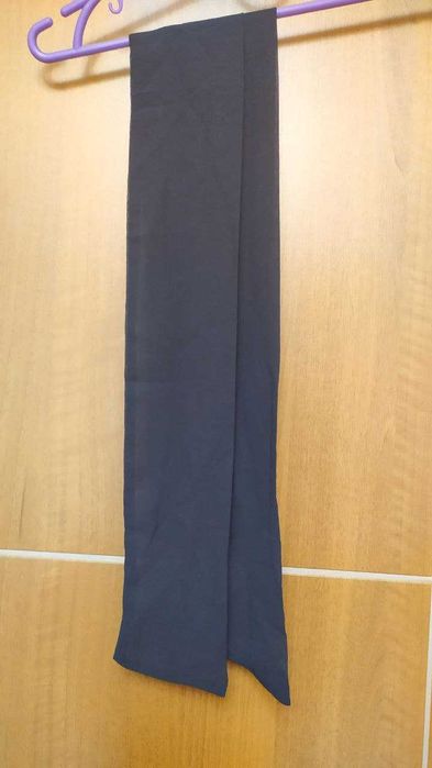 Вечірня сукня з мережива та шифону темно-синього кольору