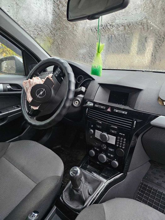 Opel Astra  2010
