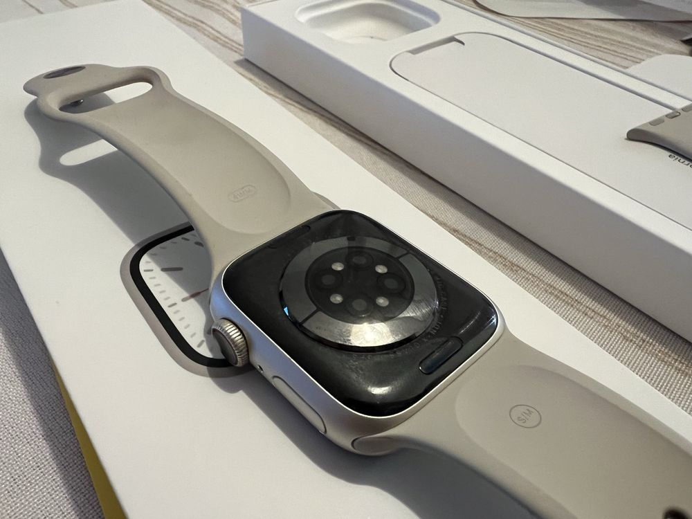 Apple Watch 7 41mm Starlight Aluminium Case