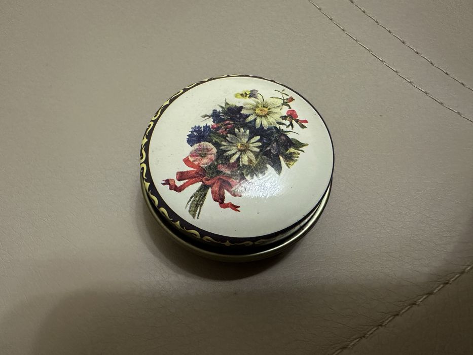 Вінтажна французьська колекційна  коробочка для пігулок чи прикрас