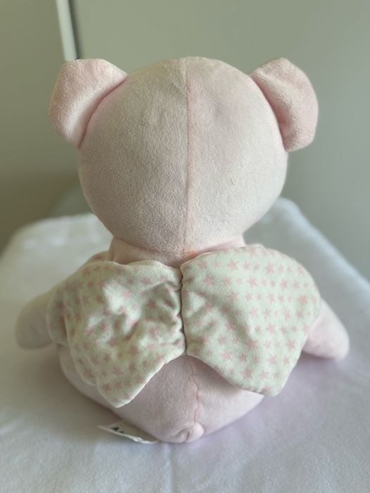 Urso de peluche branco e rosa