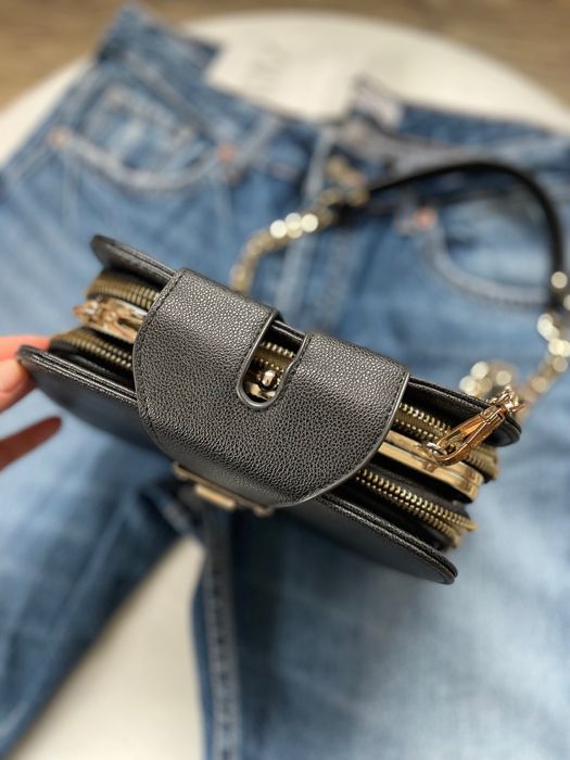 Чорна сумка на ланцюжку Кросбоді