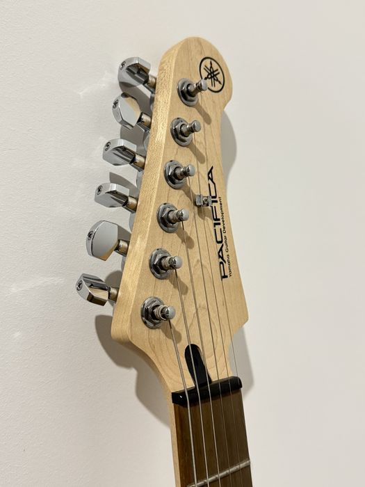 Zestaw Yamaha Pacifica 112J + wzmacniacz Marshall MG15