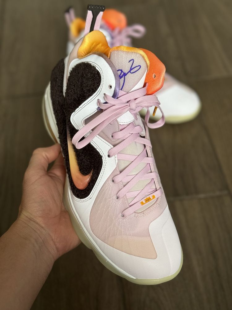 Кроссовки Nike LeBron IX 9 King of LA Pink DJ3908 600