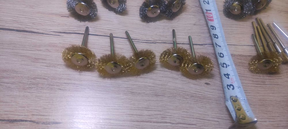 Sprzedam zestaw małych szczotek drucianych 36szt !!!