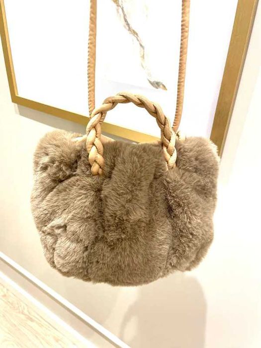 Torebka futrzana do ręki na pasku futerko beżowa