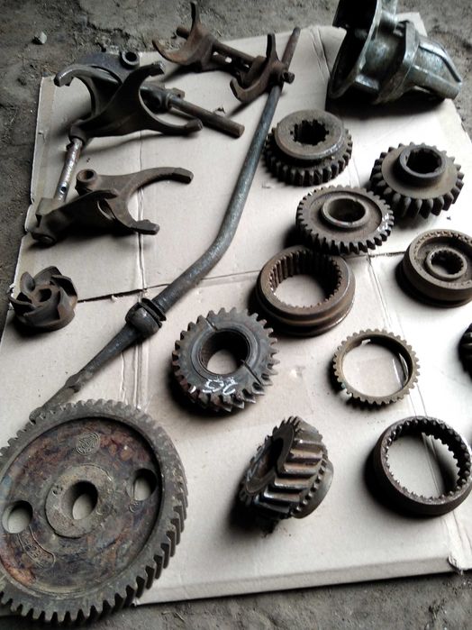 УАЗ, обмотка генератора ,якорь,карбюратор.гбц,помпа,шестерня бензобак