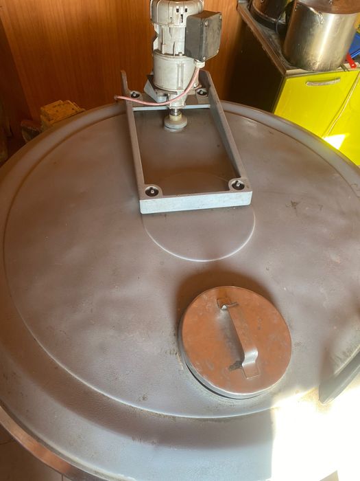 Продаю холодильник для молока