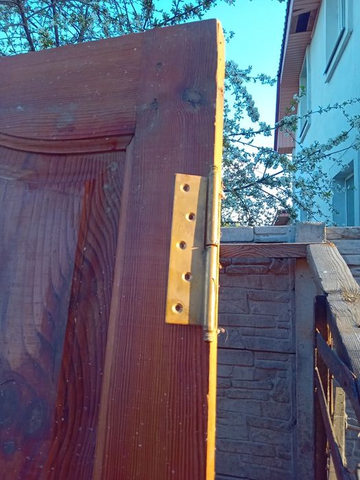 Двері дерев'яні  продам