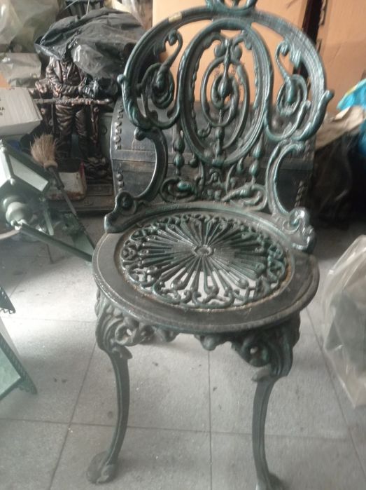 Artigos em ferro forjado, candeeiros e decoração