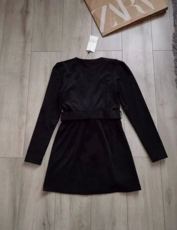 Zara czarna zamszowa sukienka z paskiem dekolt v bufki S NOWA
