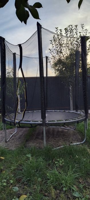 Дитячий батут у гарному стані