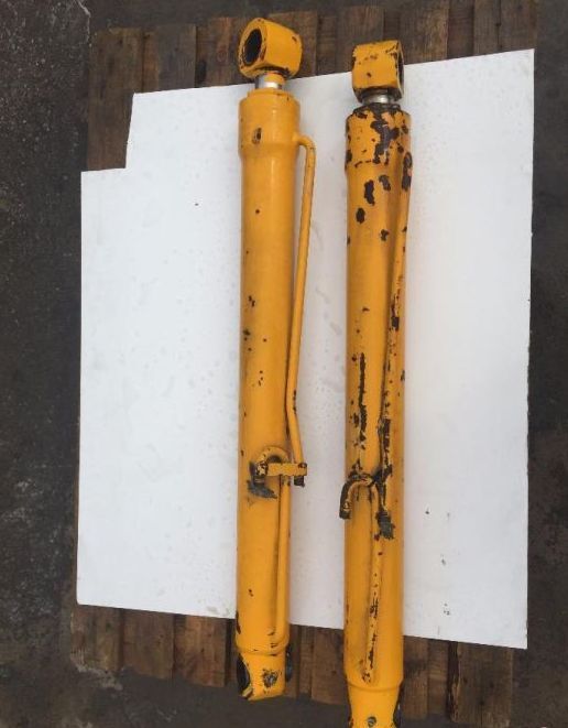 JCB 3CX 2014r - Siłownik Ramienia Tylnego [GÓRNY]