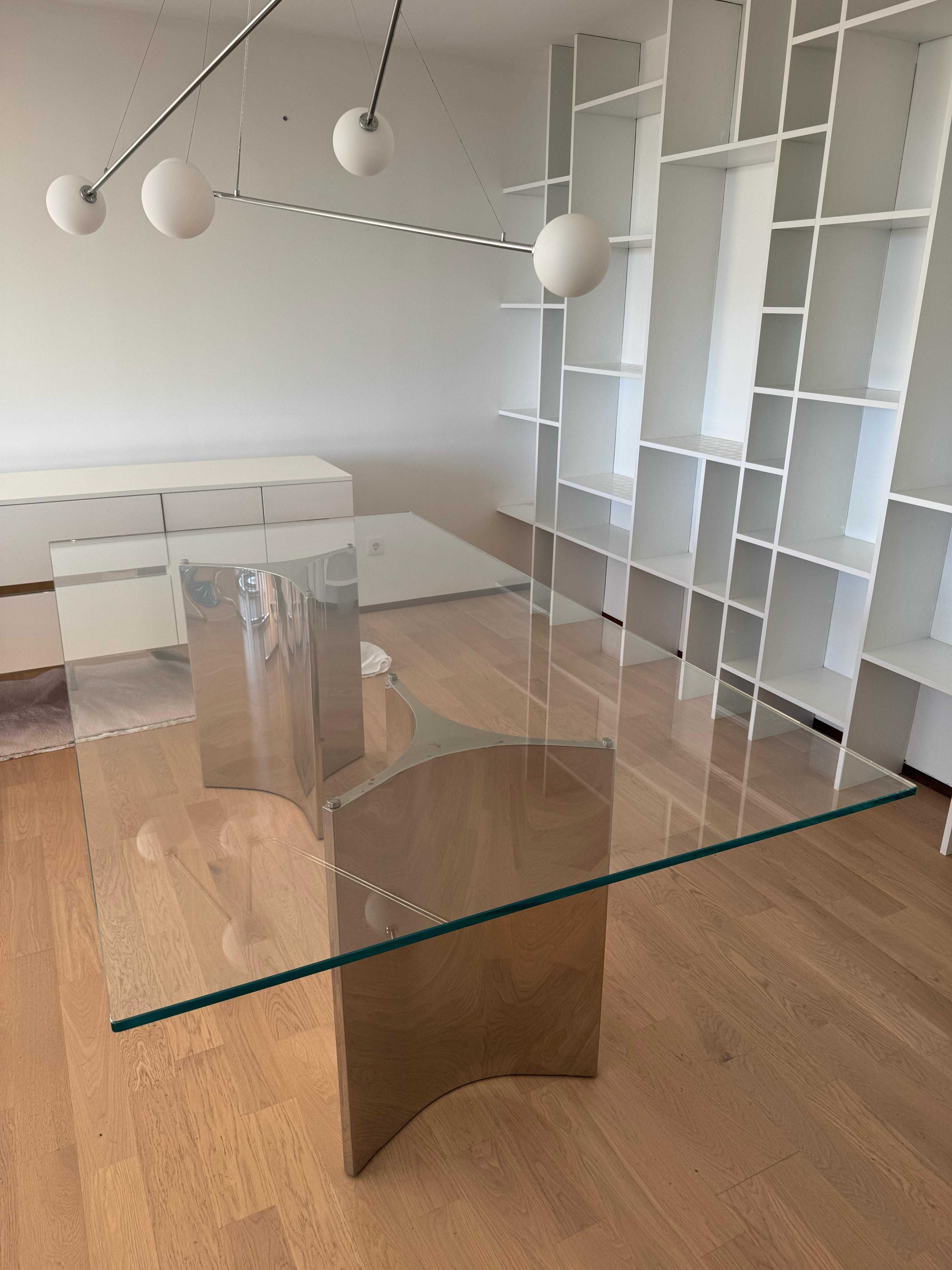 Mesa de jantar de vidro de 220x120cm com pés em inox (Interdesign)