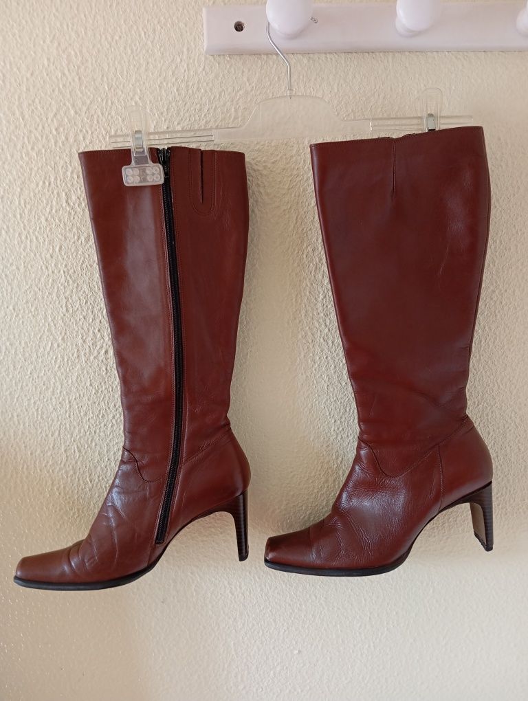 Botas em pele forradas 38