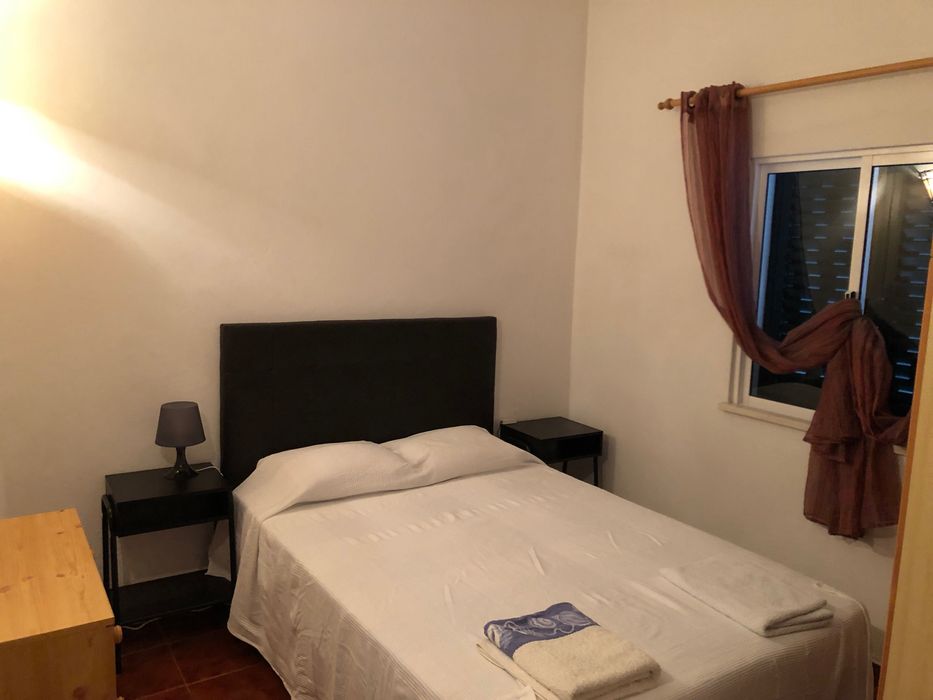 T2 Odeceixe, no centro, totalmente mobilado e cozinha equipada