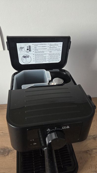 Ekspres kolbowy DELONGHI STILOSA EC 235.BK 1100W