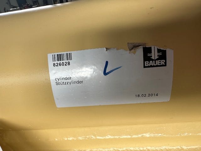 bauer nowe podpory hydrauliczne do maszyny 30 ton komplet