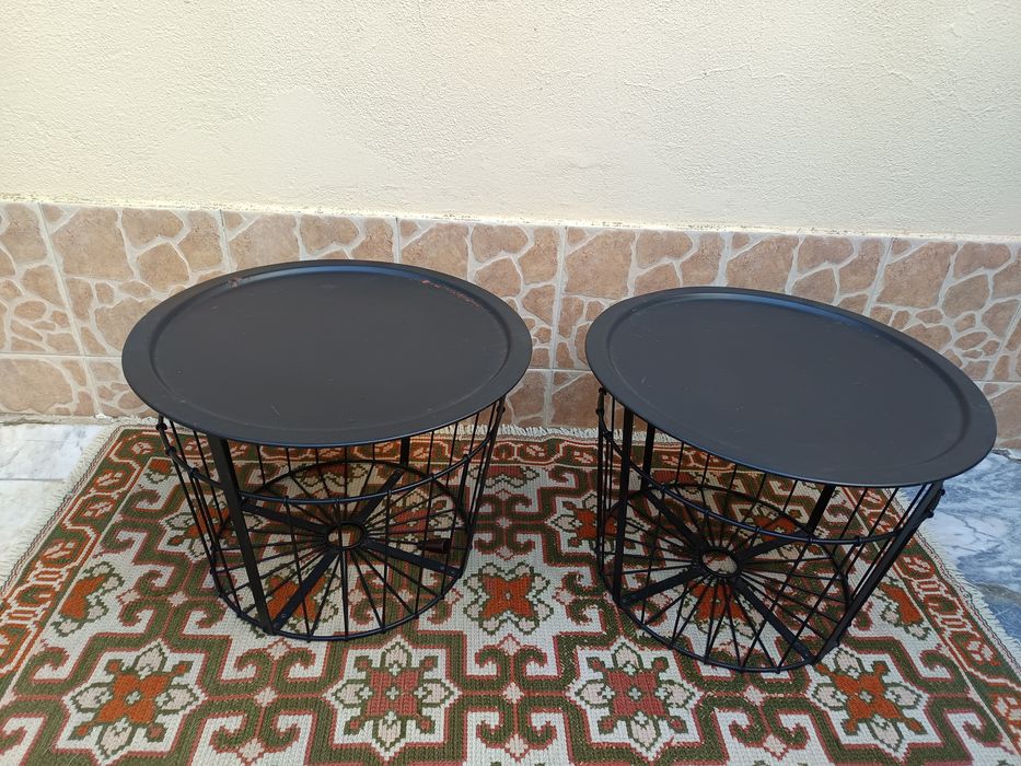2 mesas de apoio com arrumação do IKEA