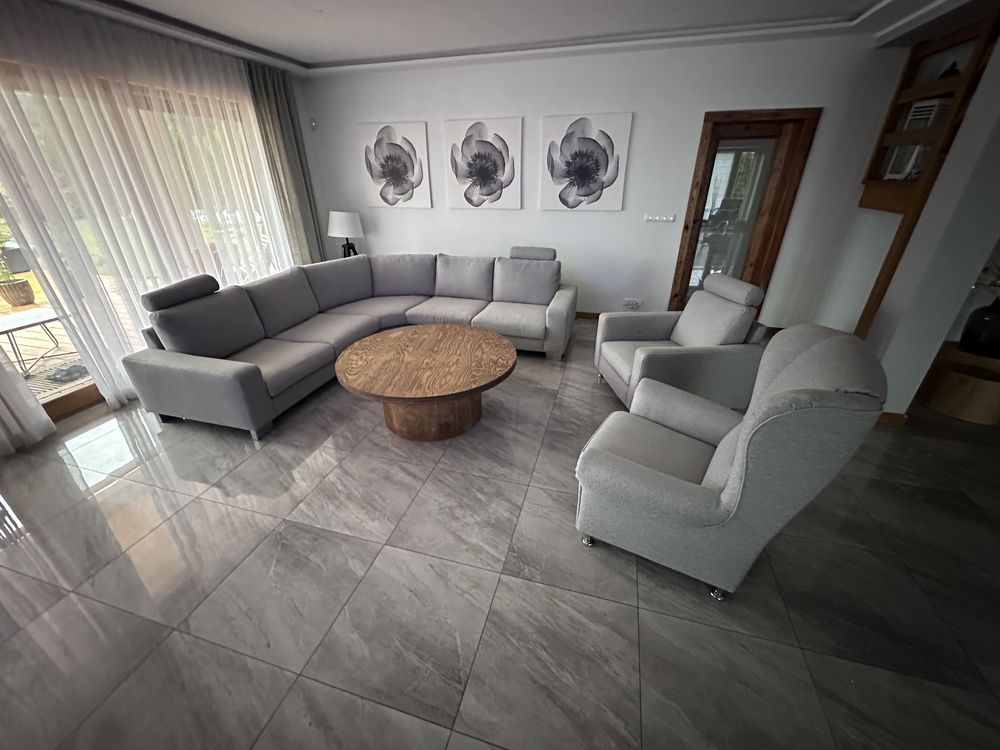 Kanapa narożna  duża  250x250 plus dwa fotele firmy sits