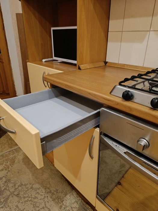 Продам кутову кухню