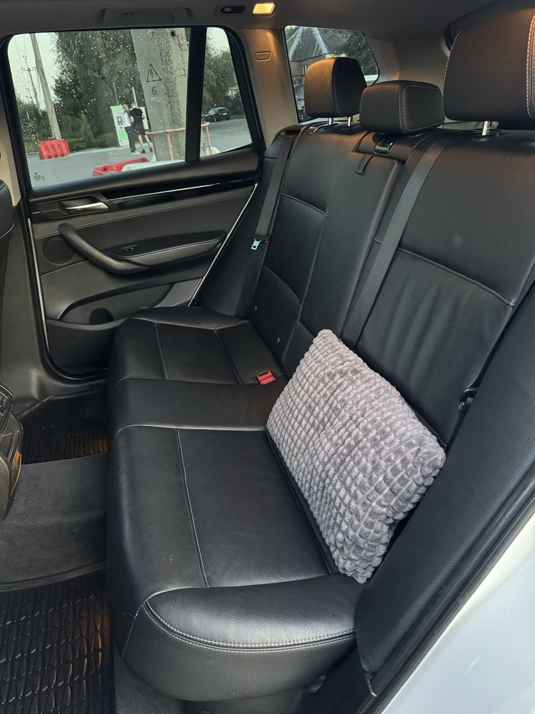Автомобіль BMW X3 f25