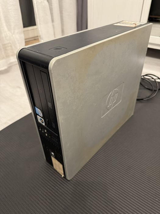 Stary komputer stacjonarny HP działa na cześci