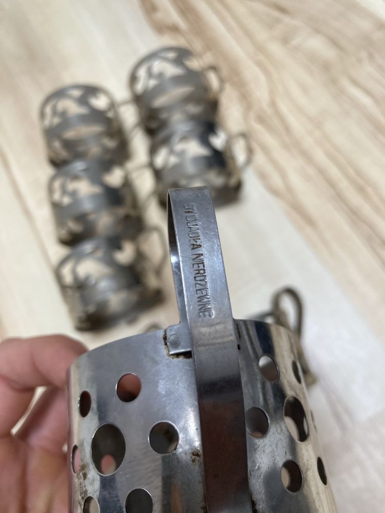 Zestaw 8 metalowych koszyczków do szklanek PRL vintage uchwyt