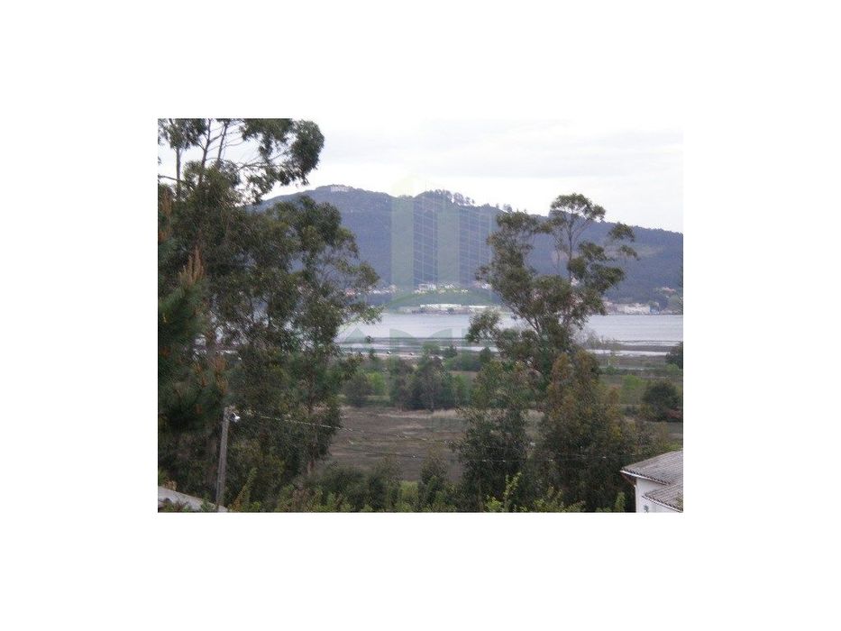 Terreno com vista de Rio em Seixas para venda.