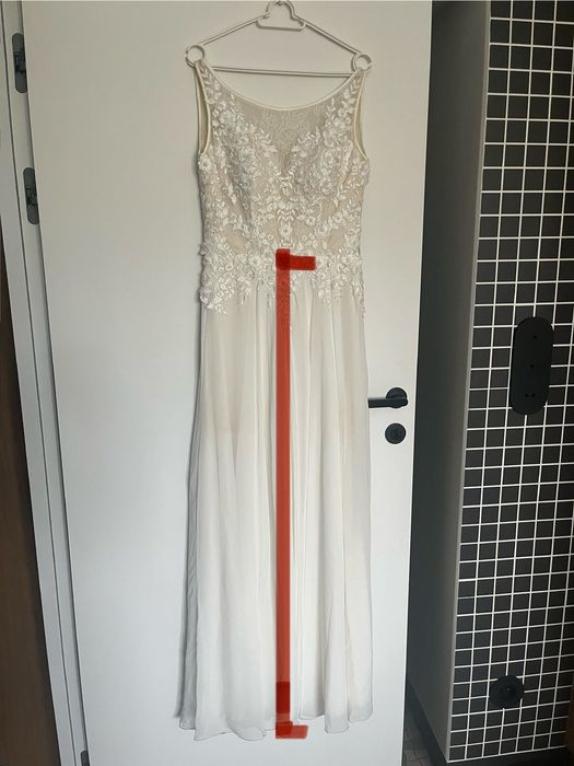 Suknia ślubna z salonu z wyciętymi plecami rozmiar 36/8