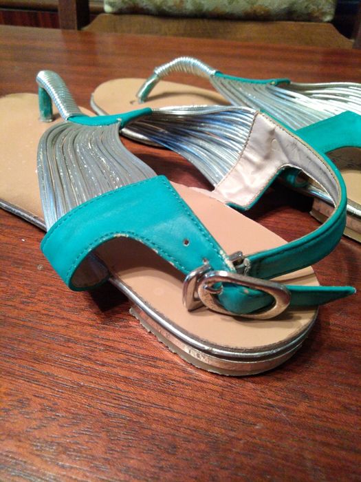 Женские босоножки в хорошем состоянии