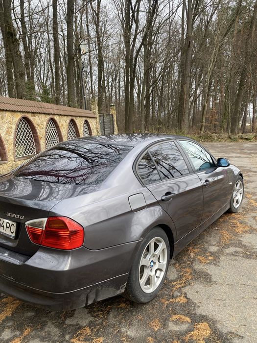 Продам BMW e90 320