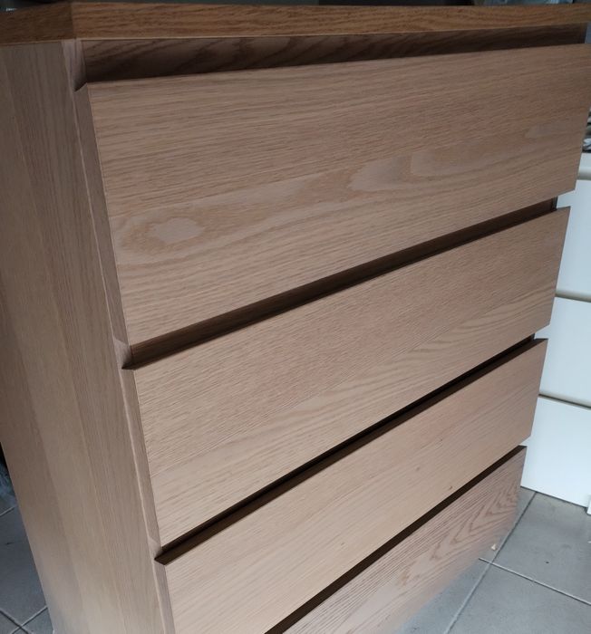 Cómoda malm carvalho 4 gavetas usada