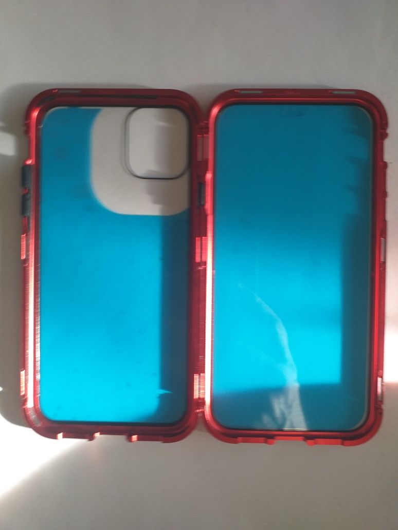 Telefon Iphone 11, 128 Gb. + magnetyczne etui.