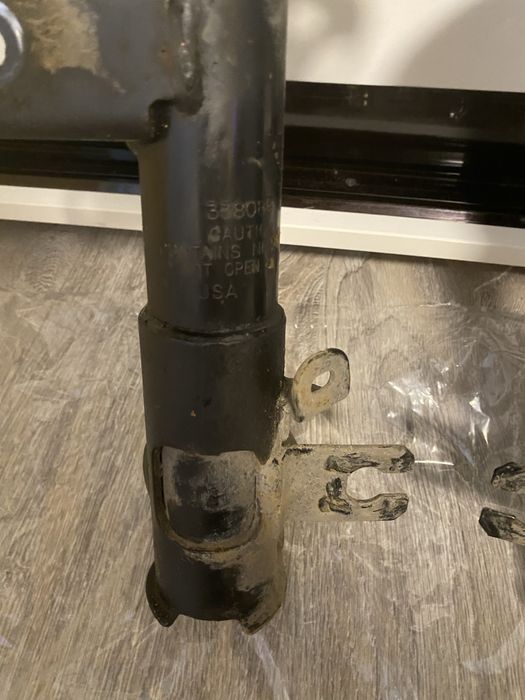 Амортизатори Стойки Mazda 3 bm bn оригінал Kayaba KYB 338087 338088