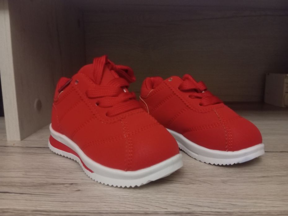 Кросівки із єкошкіри