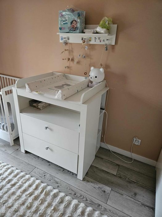 Komoda do przewijania dziecka z pojemnymi szufladami