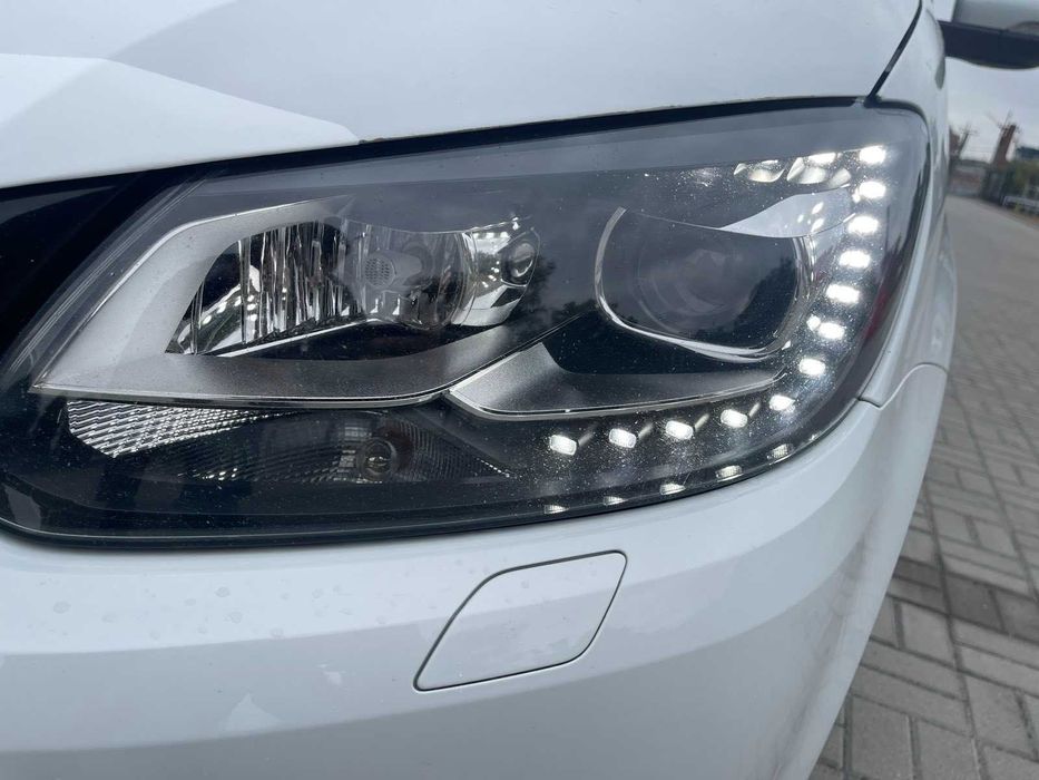 Volkswagen Touran 2015 2,0 TDI в идеале HighLine.