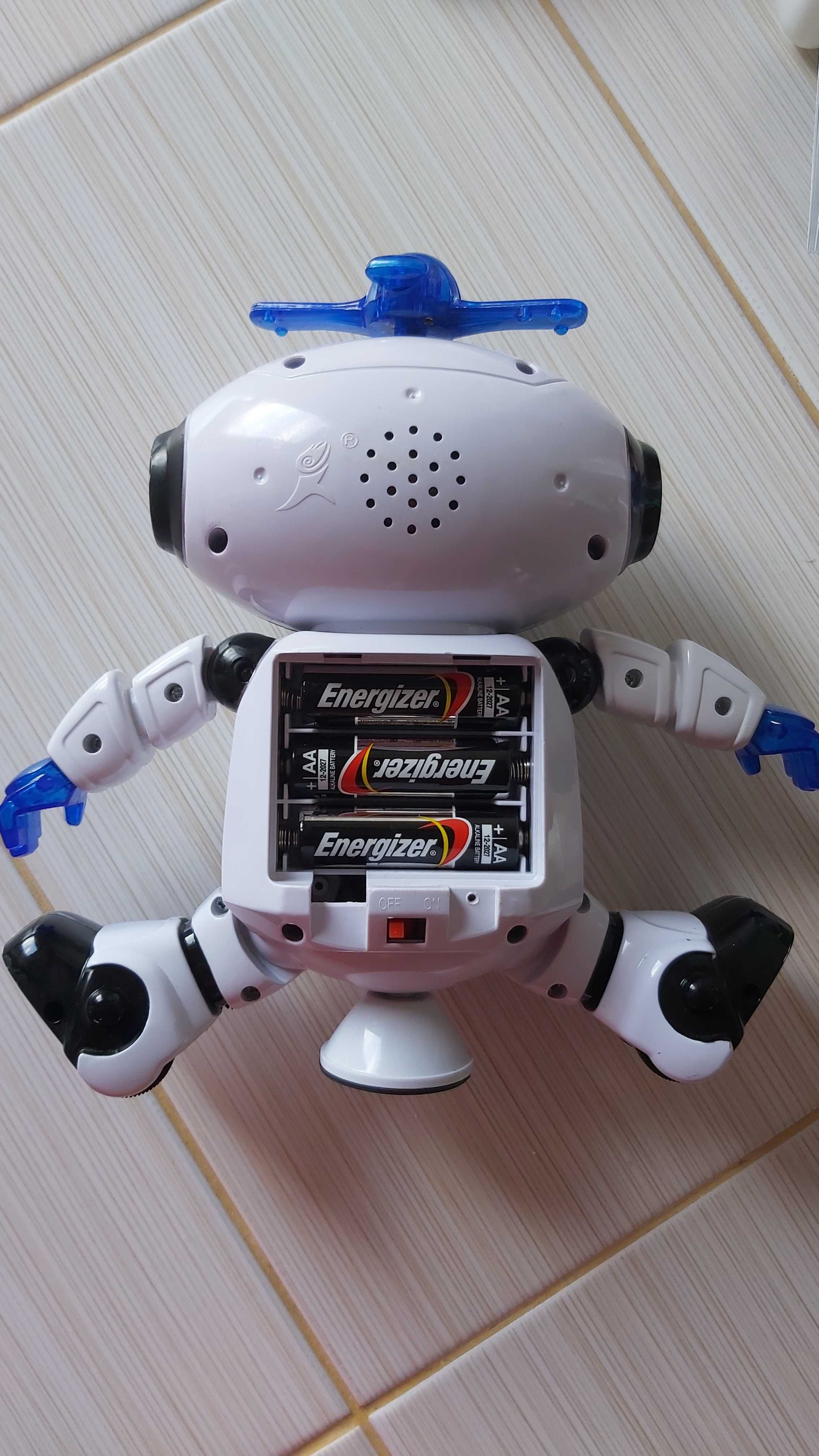 Новий Робот дитячий музичний  PLAYME , зі світловими ефектами. Танцює.