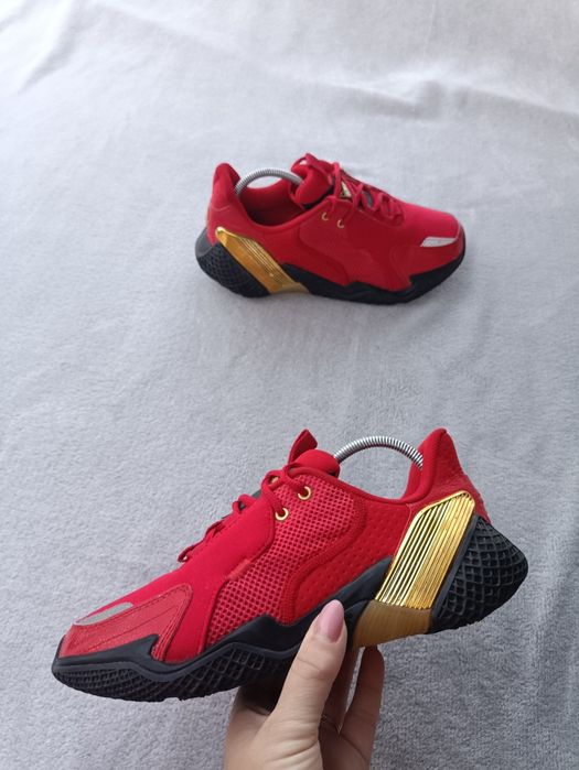 Женские кроссовки Adidas 4UTURE р37.5-38